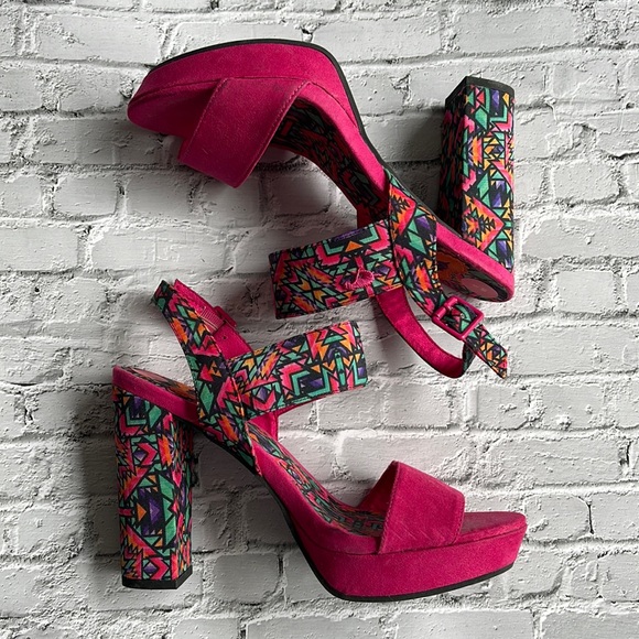 ROCKET DOG | Enhance Your Prance Heels in Bold Southwest - Picture 2 of 14